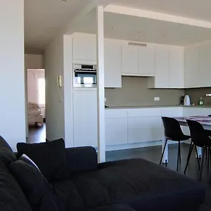 Modern Op De Zeedijk Met 2 Slaapkamers Te Apartment Ostende